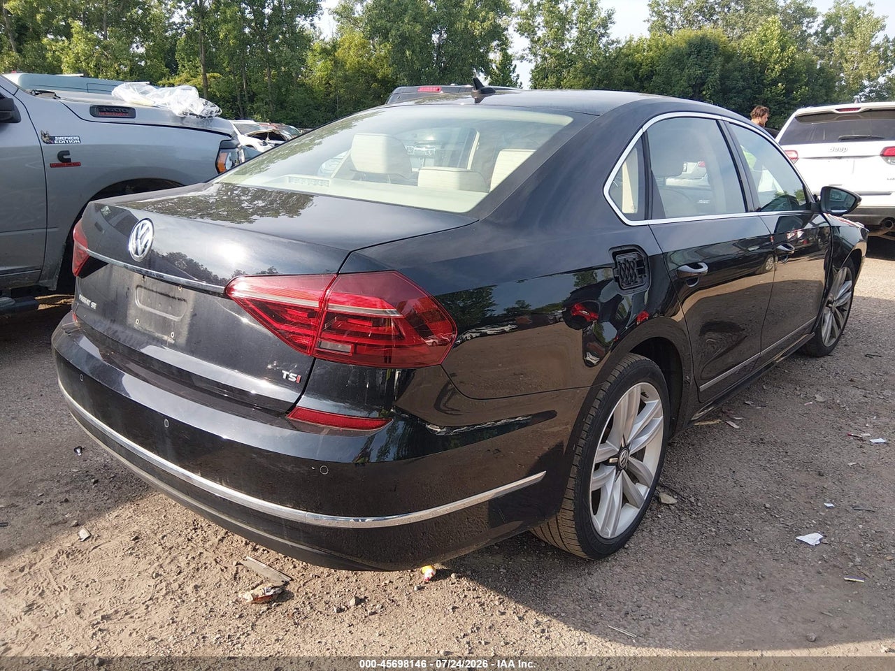 2017 VOLKSWAGEN PASSAT 1.8T SE · 4/8