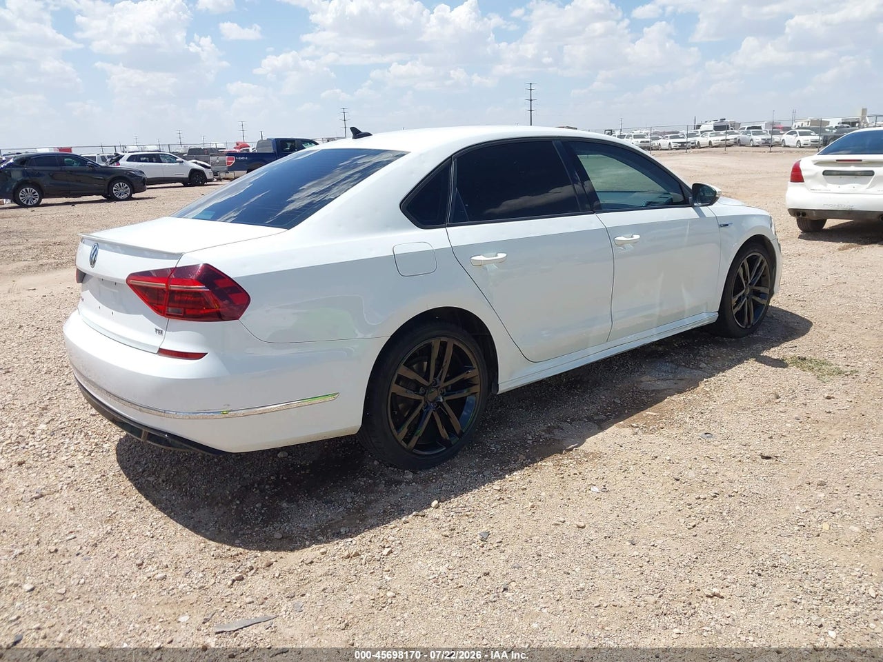 2018 VOLKSWAGEN PASSAT 2.0T R-LINE/2.0T S · 4/11