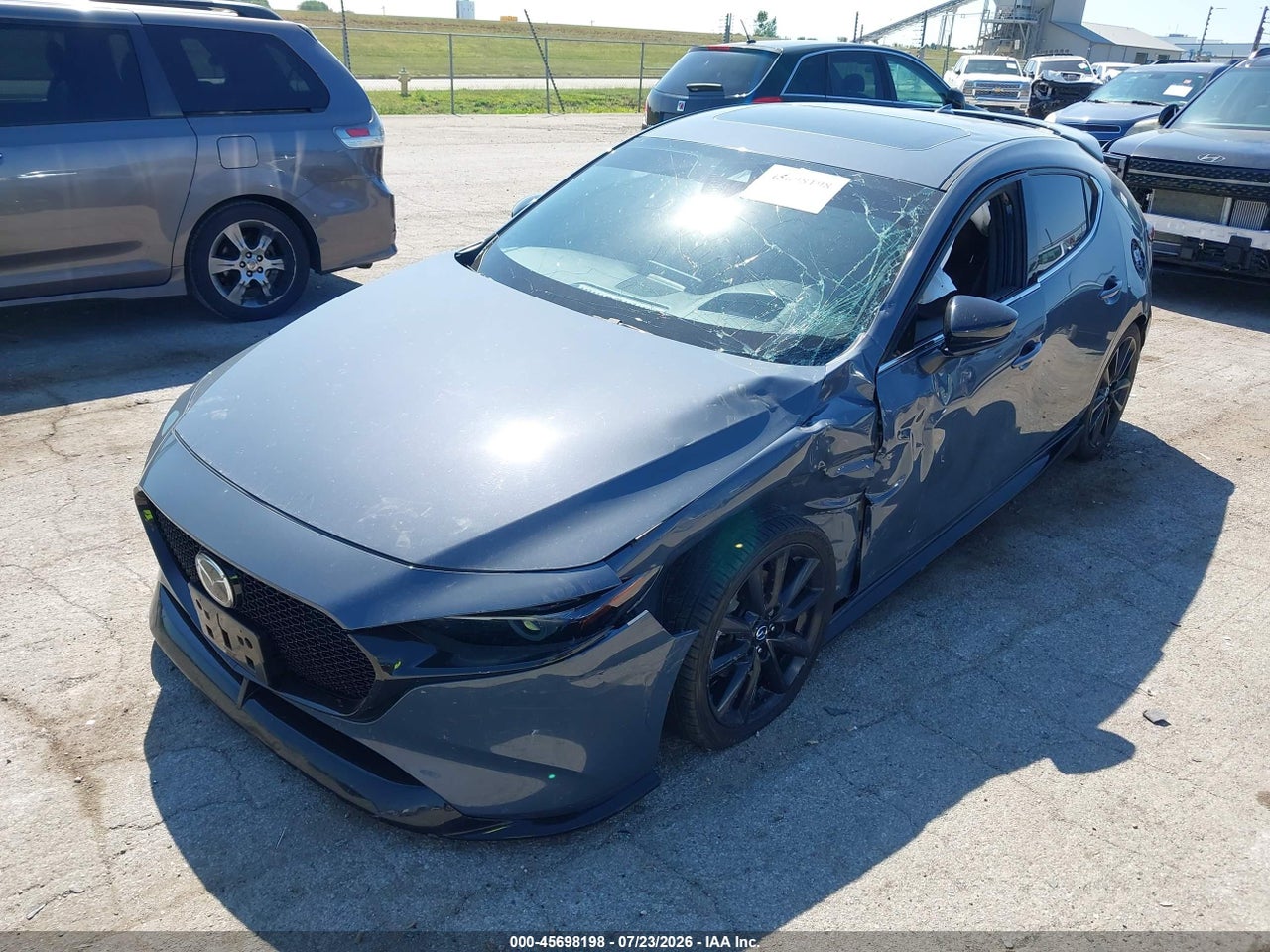 2021 MAZDA MAZDA3 PREMIUM · 2/11