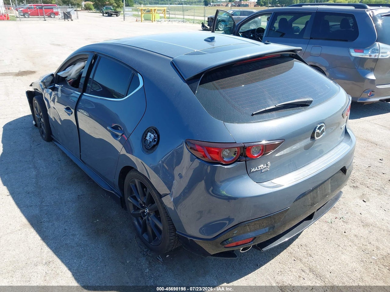 2021 MAZDA MAZDA3 PREMIUM · 3/11