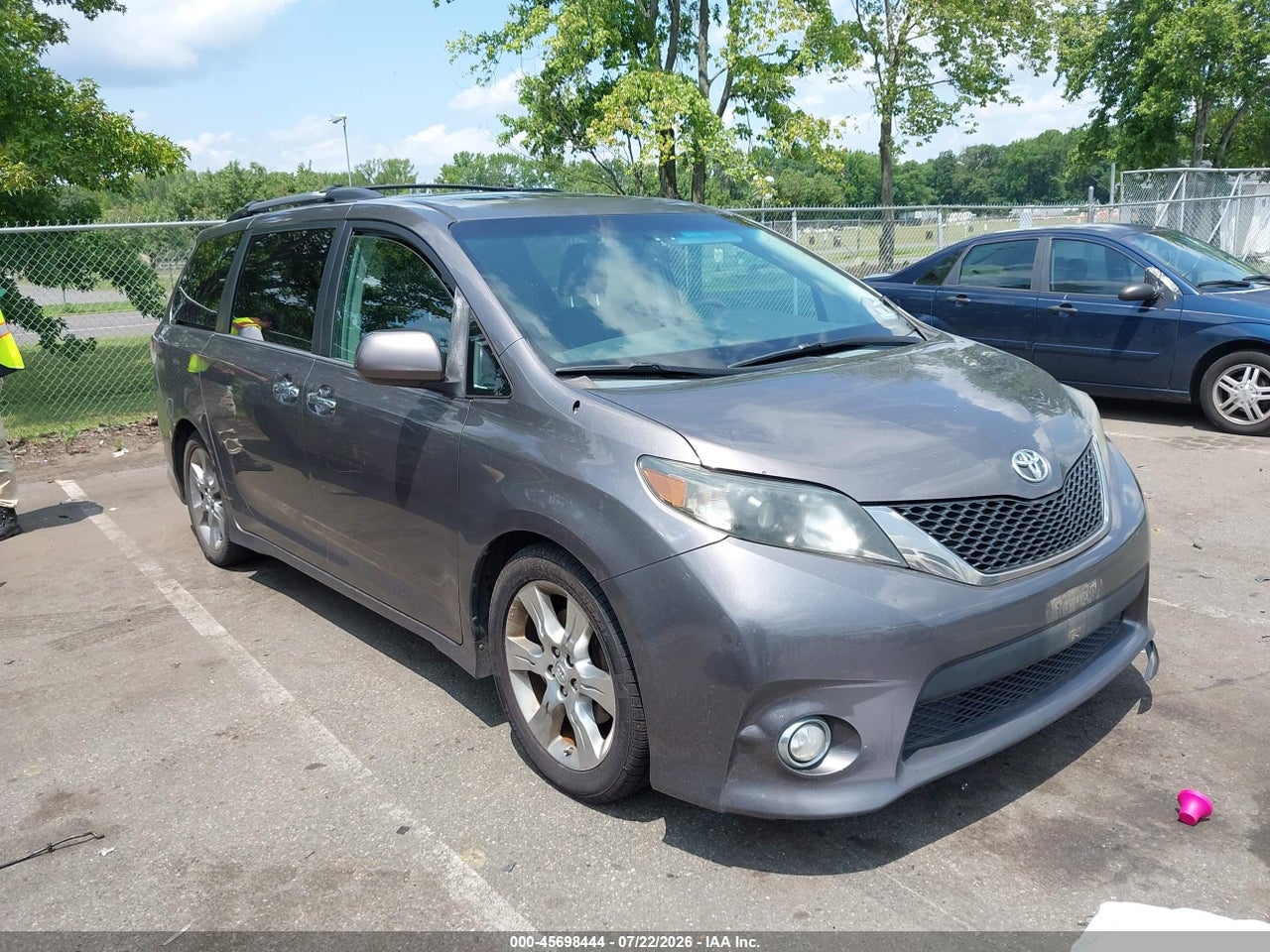5TDXK3DC9DS****** · 2013 TOYOTA SIENNA SE 8 PASSENGER