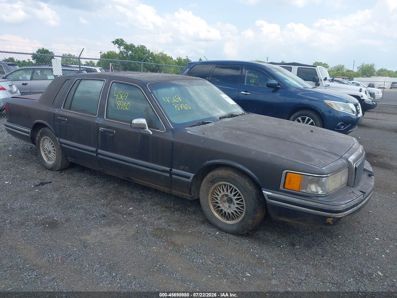 1LNLM83W0PY****** · 1993 LINCOLN TOWN CAR CARTIER