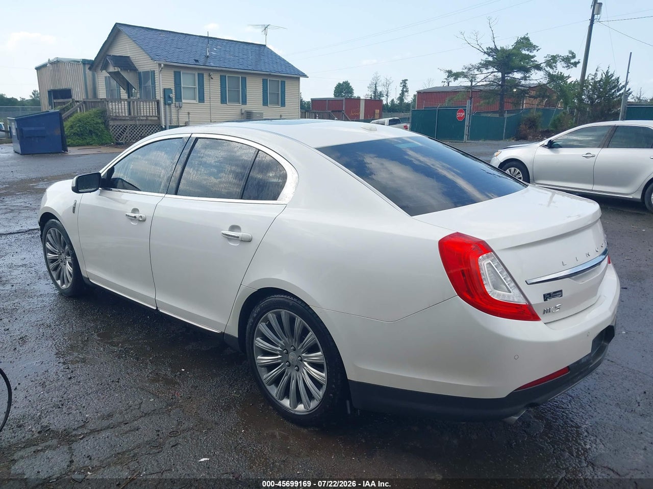 1LNHL9DK7FG****** · 2015 LINCOLN MKS   · 3/11