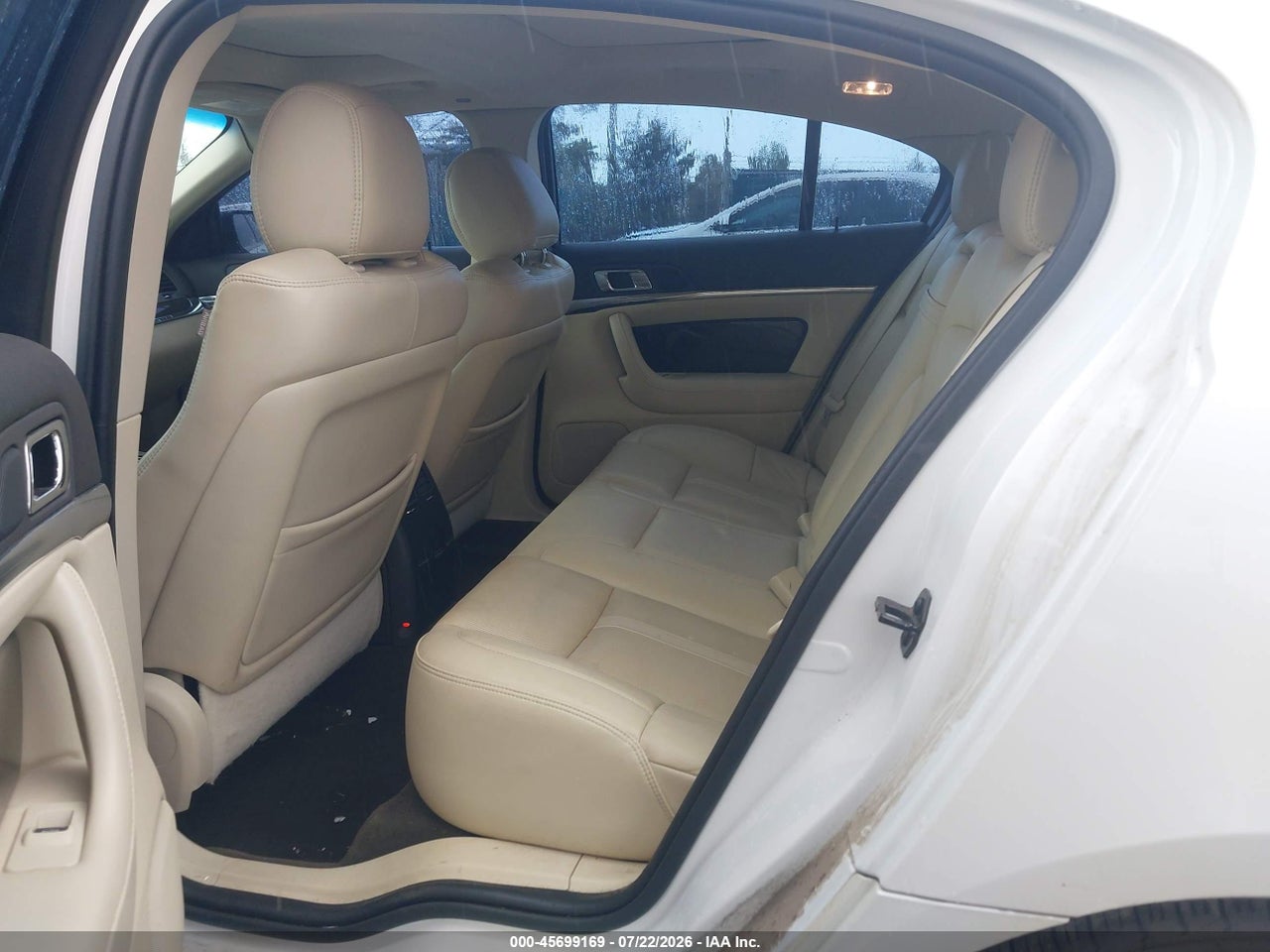 1LNHL9DK7FG****** · 2015 LINCOLN MKS   · 8/11