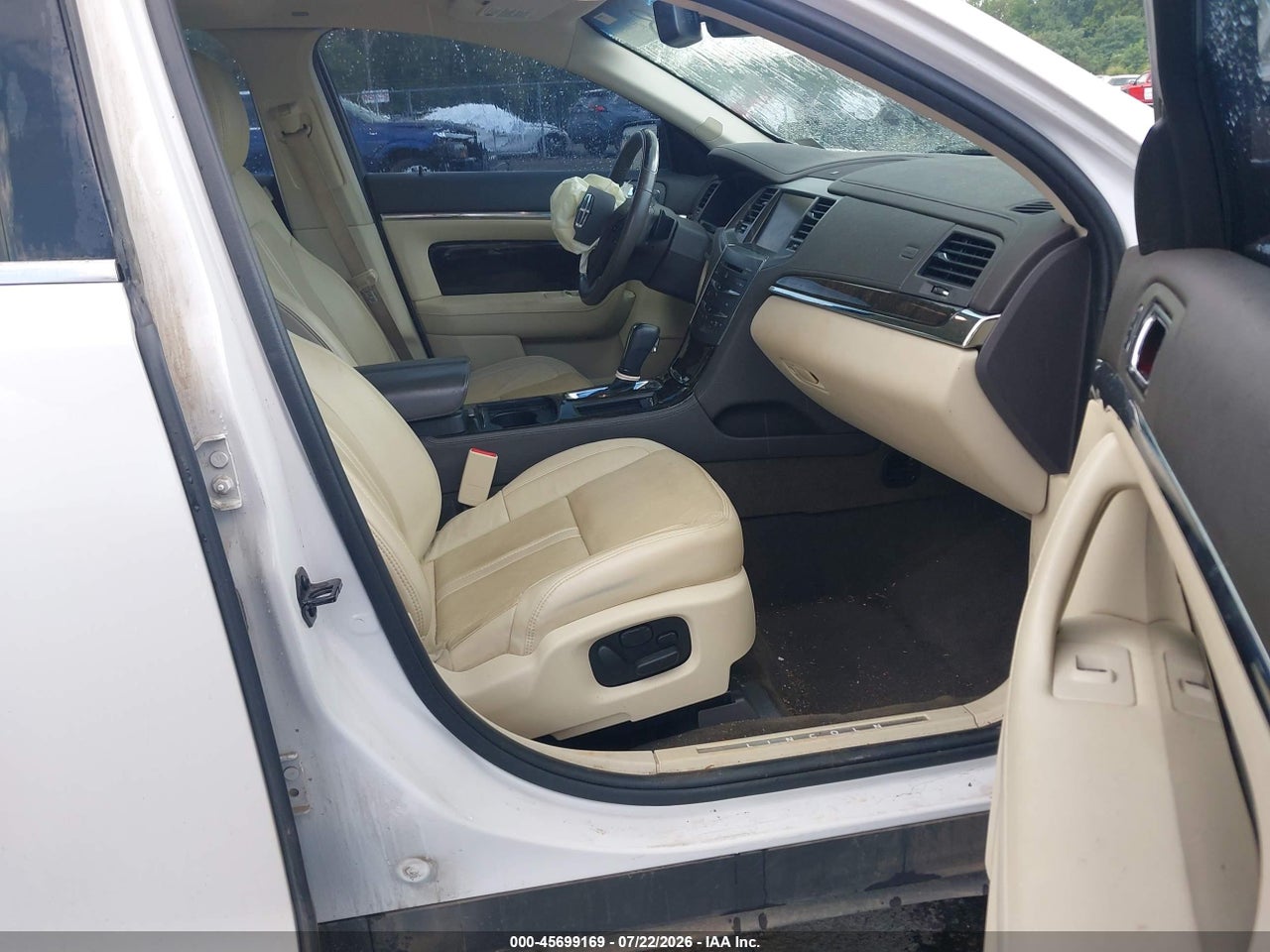 1LNHL9DK7FG****** · 2015 LINCOLN MKS   · 5/11