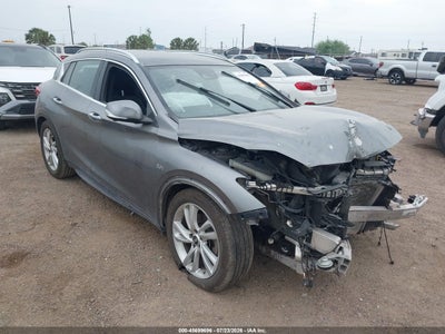 SJKCH5CP4HA****** · 2017 INFINITI QX30 PREMIUM
