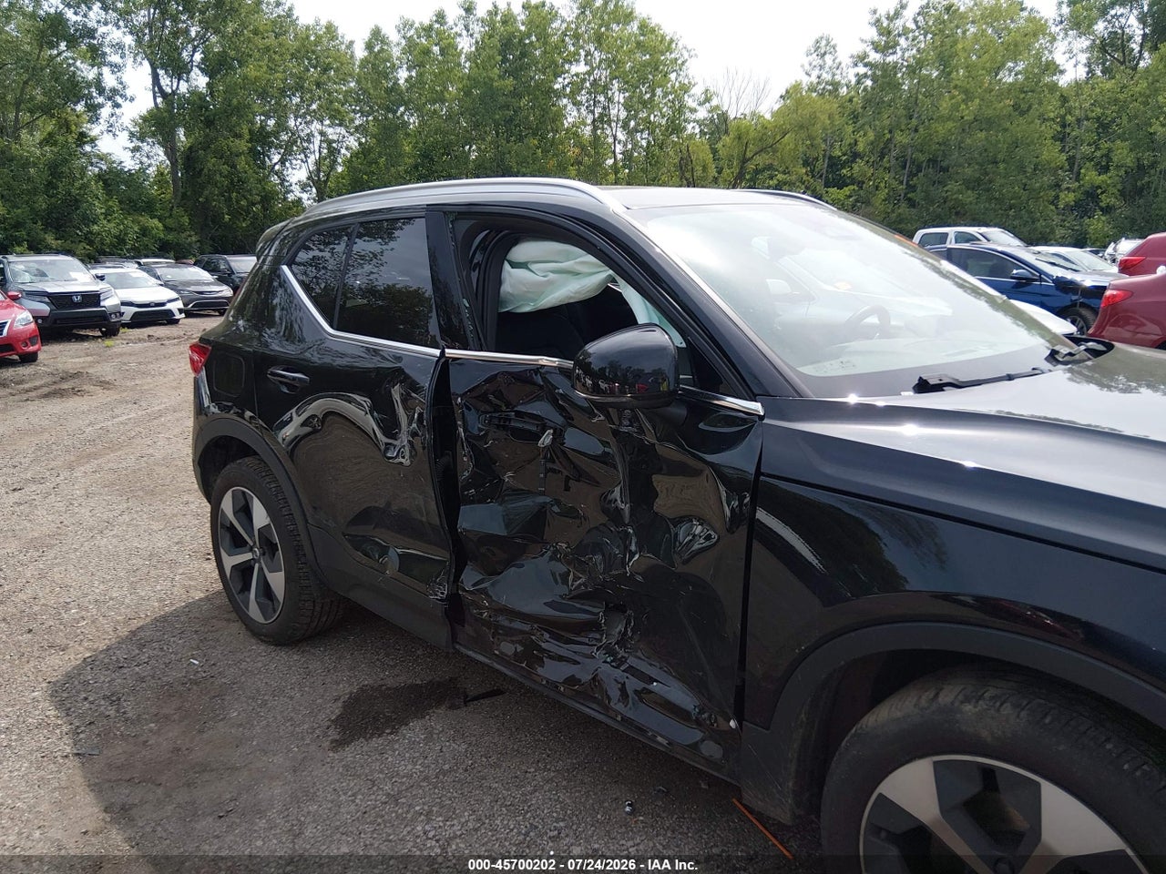YV4L12UE0S2****** · 2025 VOLVO XC40 B5 PLUS BRIGHT THEME · 6/11