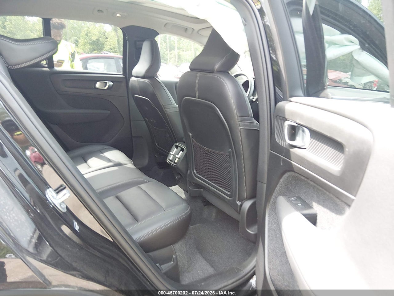 YV4L12UE0S2****** · 2025 VOLVO XC40 B5 PLUS BRIGHT THEME · 8/11