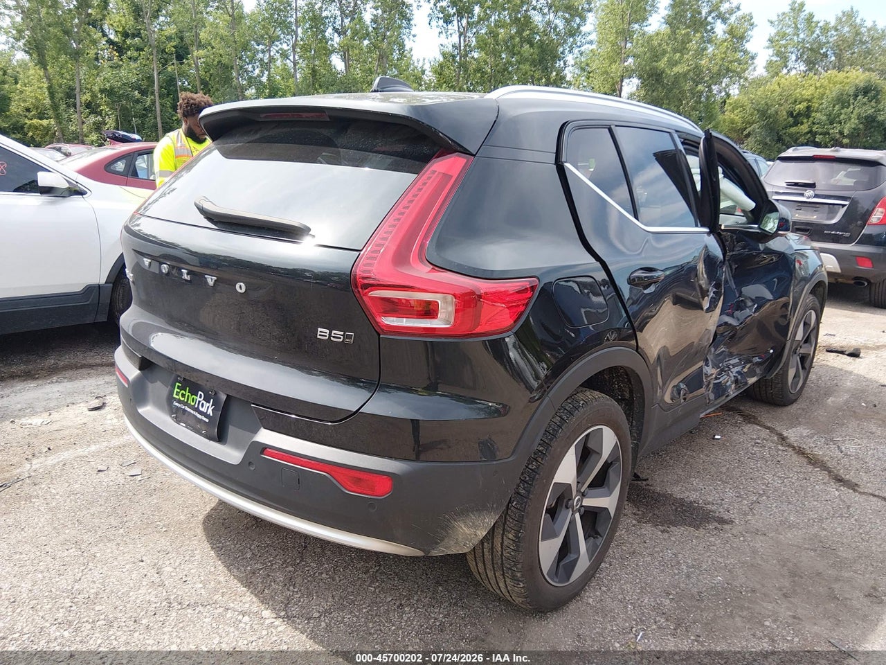 YV4L12UE0S2****** · 2025 VOLVO XC40 B5 PLUS BRIGHT THEME · 4/11