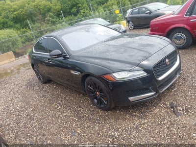 SAJBJ4BV0HC****** · 2017 JAGUAR XF 35T PREMIUM