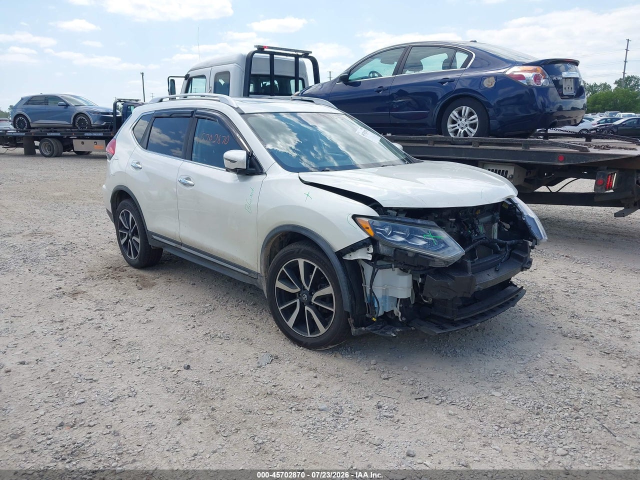 JN8AT2MV6HW****** · 2017 NISSAN ROGUE SL