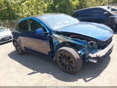 7SAYGDEE9NF****** · 2022 TESLA MODEL Y LONG RANGE DUAL MOTOR ALL-WHEEL DRIVE