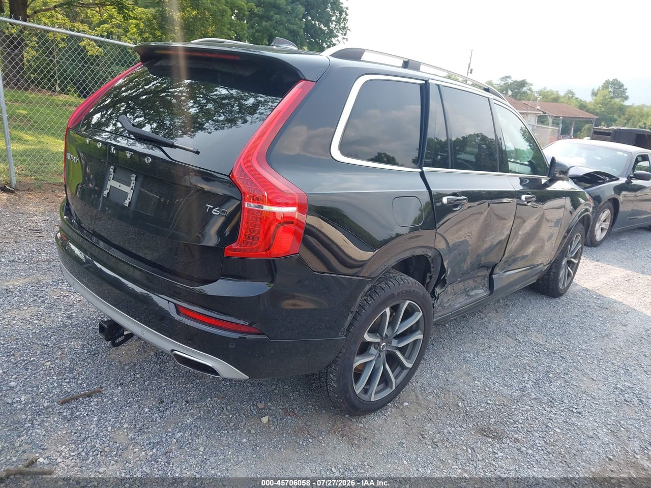 2017 VOLVO XC90 T6 MOMENTUM · 4/11