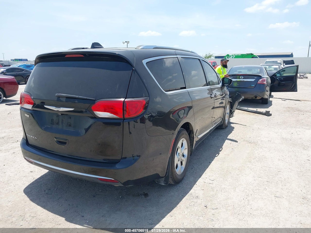 2017 CHRYSLER PACIFICA TOURING-L PLUS · 4/11