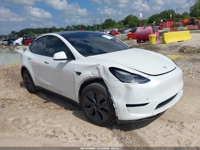 7SAYGDEDXRF****** · 2024 TESLA MODEL Y LONG RANGE SINGLE MOTOR REAR-WHEEL DRIVE/RWD