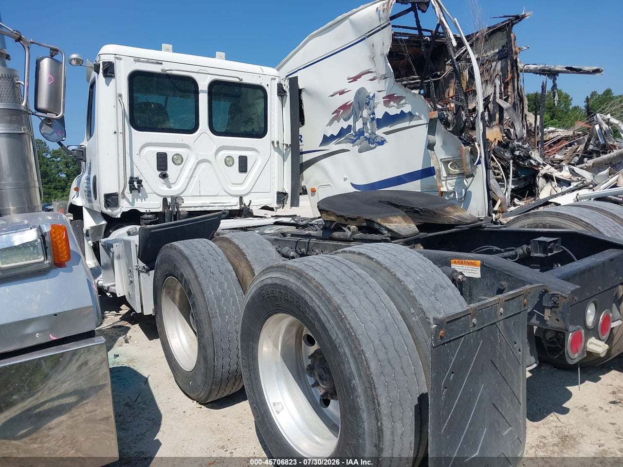 1FUJGBDV7DL****** · 2013 FREIGHTLINER CASCADIA 113 · 3/4