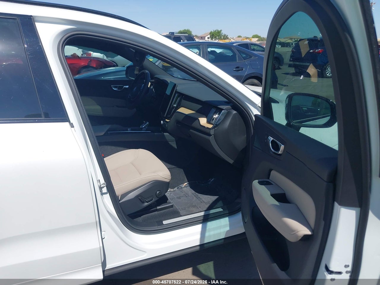 YV4M12RC3T1****** · 2026 VOLVO XC60 B5 PLUS · 5/11