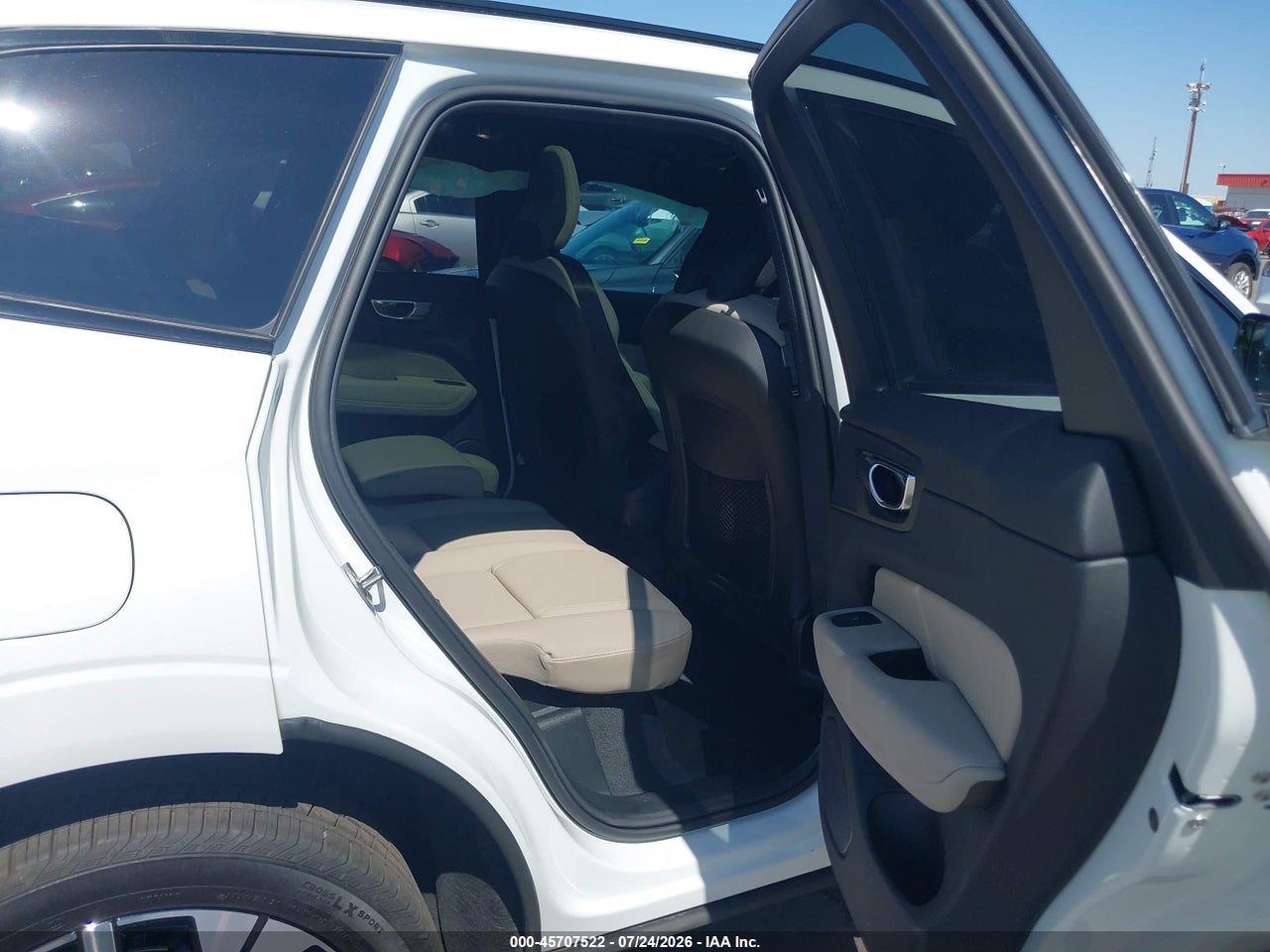 YV4M12RC3T1****** · 2026 VOLVO XC60 B5 PLUS · 8/11