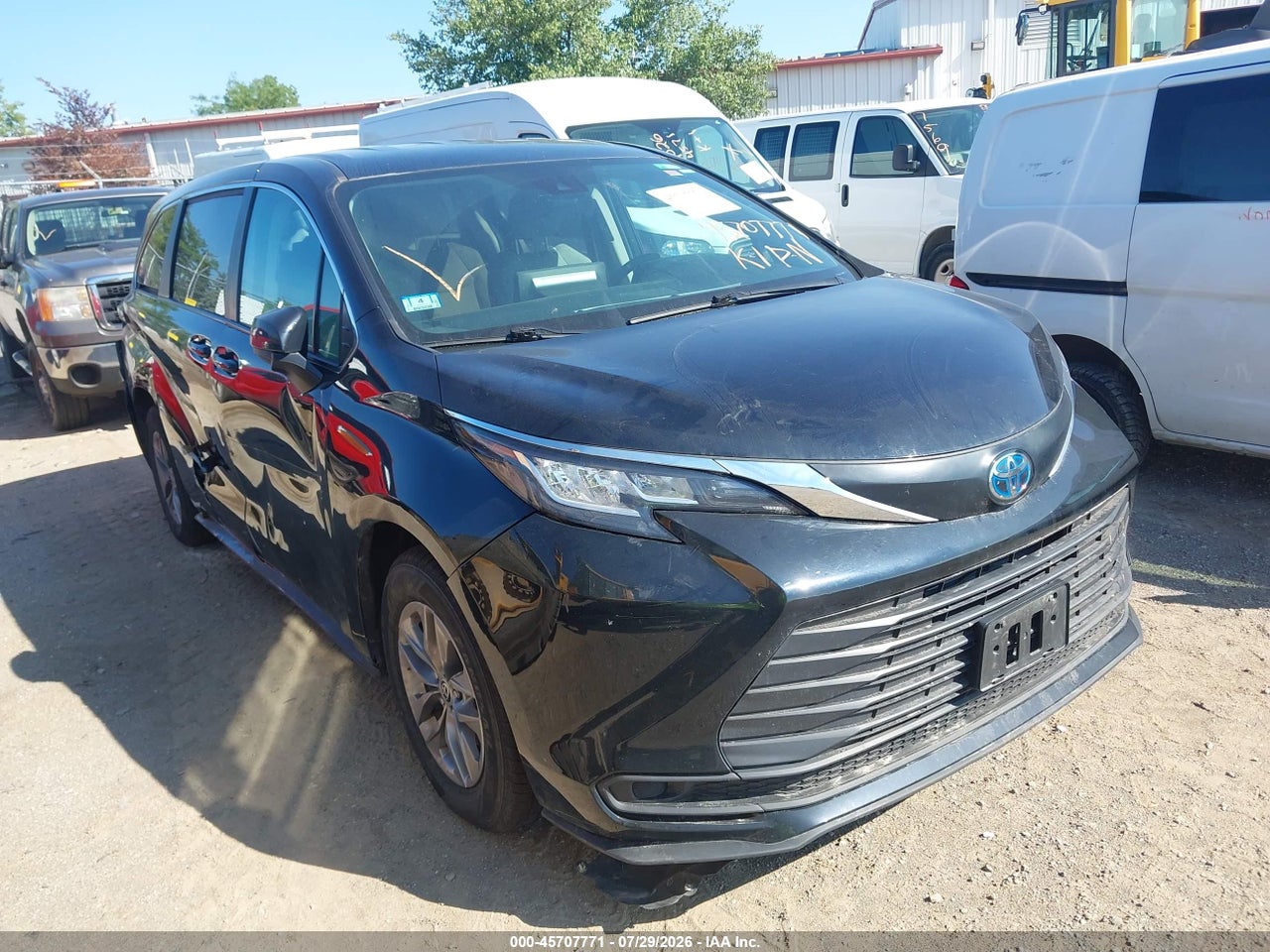 5TDKRKECXPS****** · 2023 TOYOTA SIENNA LE