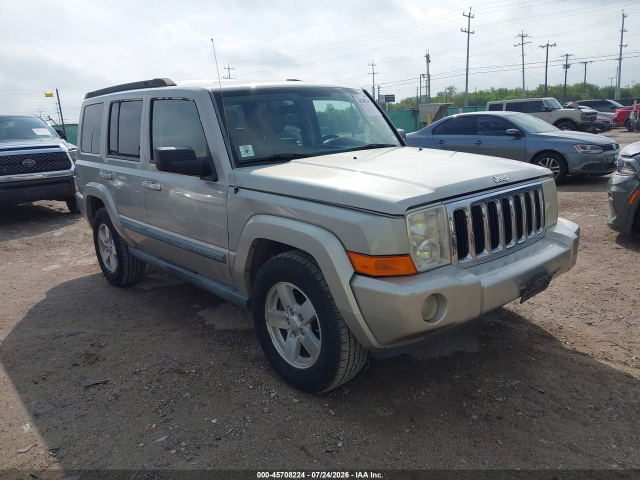 1J8HH48K28C****** · 2008 JEEP COMMANDER SPORT