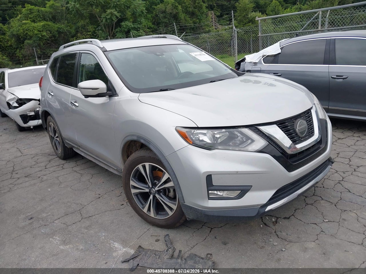 JN8AT2MT9JW****** · 2018 NISSAN ROGUE SL