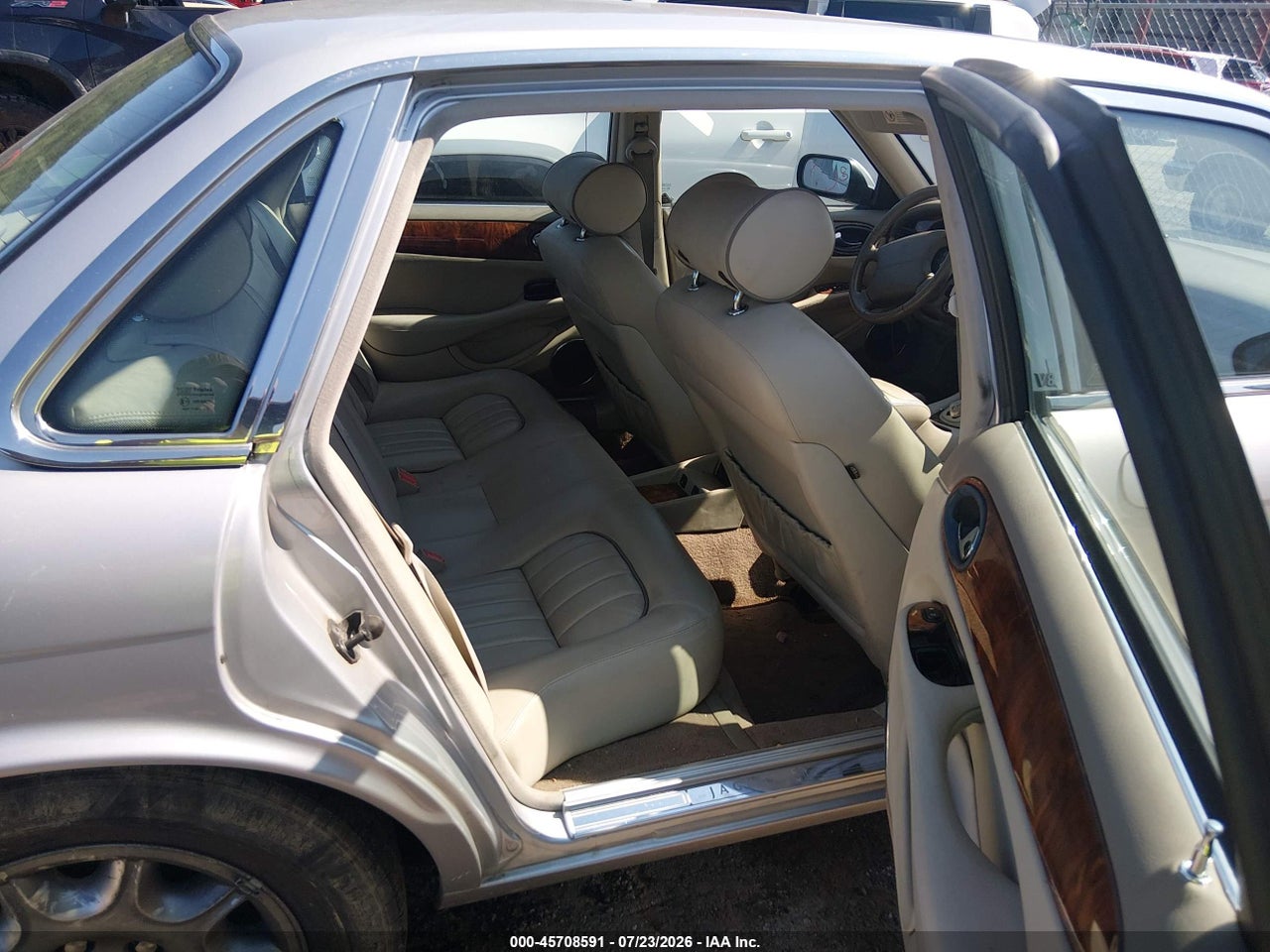 SAJDA14C63L****** · 2003 JAGUAR XJ XJ8 · 8/11
