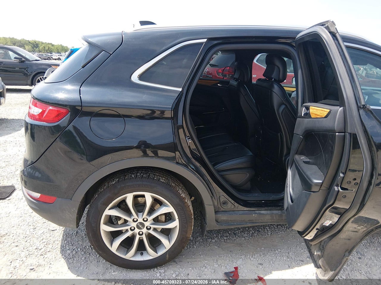 5LMCJ2D97GU****** · 2016 LINCOLN MKC SELECT · 8/11