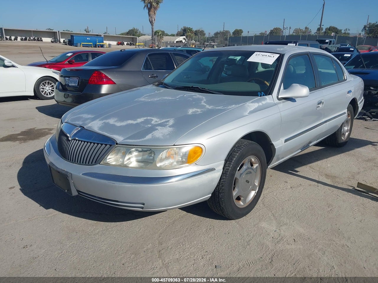 2001 LINCOLN CONTINENTAL · 2/5