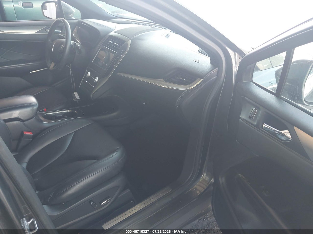 2017 LINCOLN MKC PREMIERE · 5/11