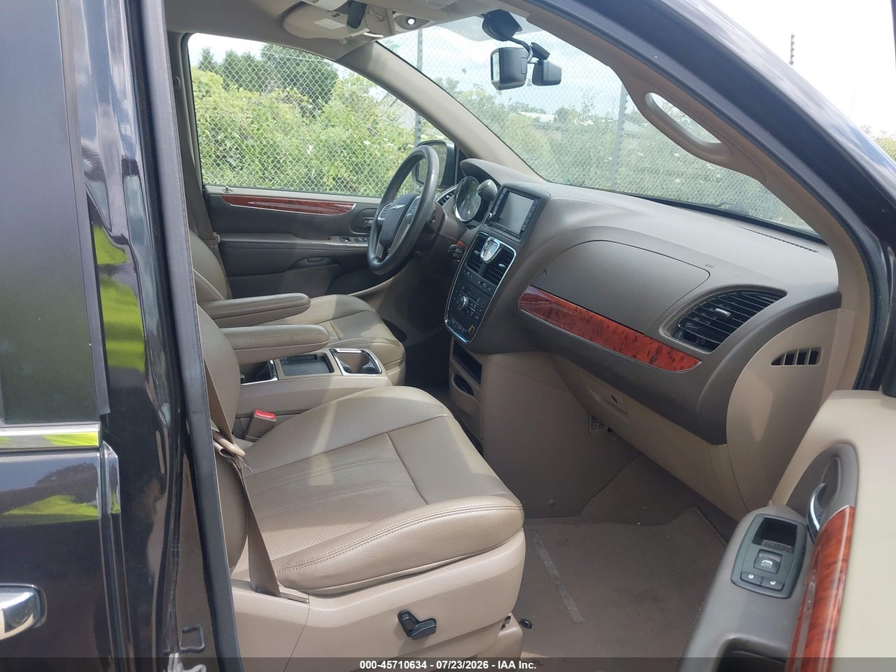 2014 CHRYSLER TOWN &amp; COUNTRY TOURING-L · 5/11
