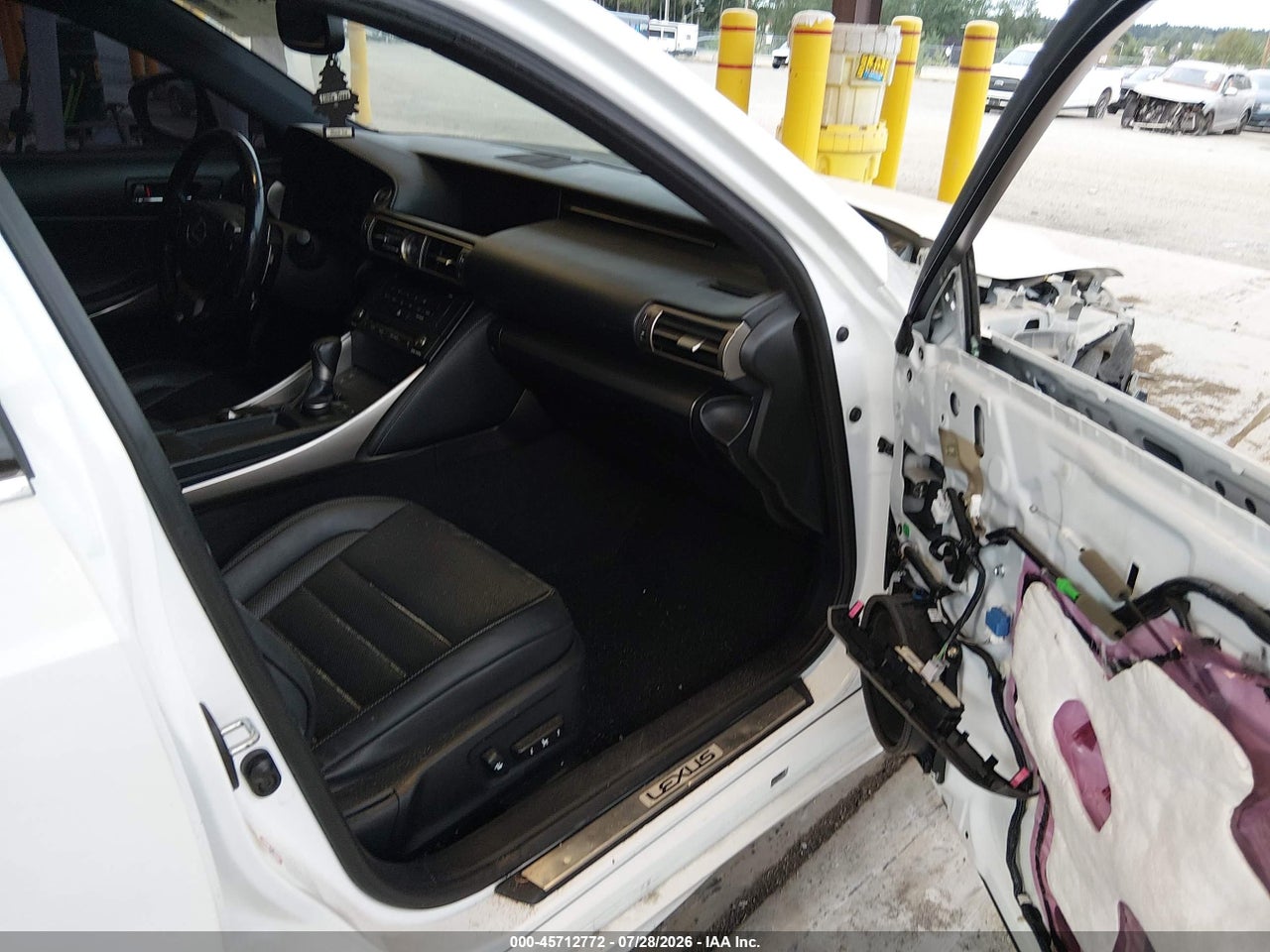 2016 LEXUS IS 200T · 5/11