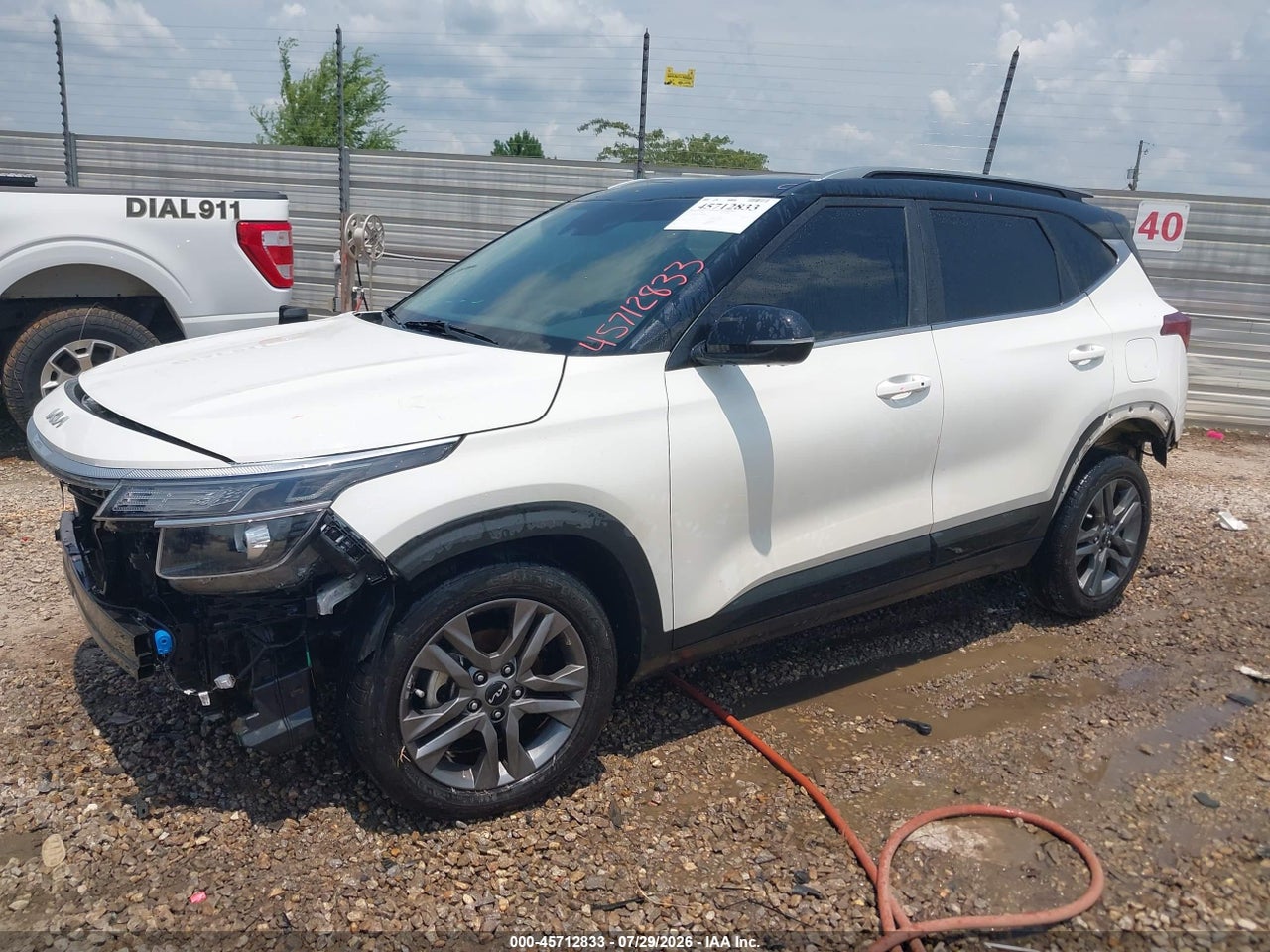 2023 KIA SELTOS S · 2/11