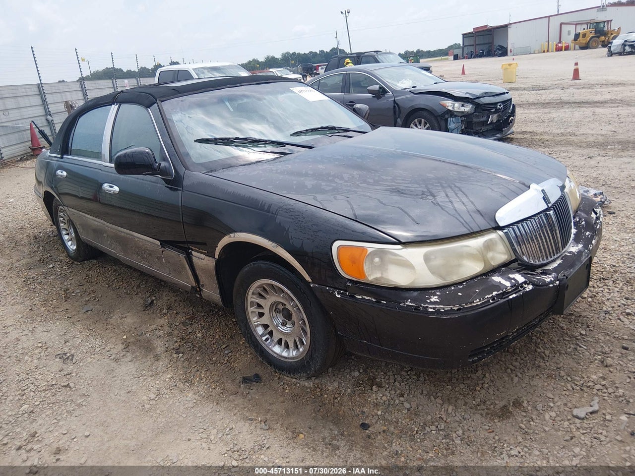 1LNHM83W31Y****** · 2001 LINCOLN TOWN CAR CARTIER