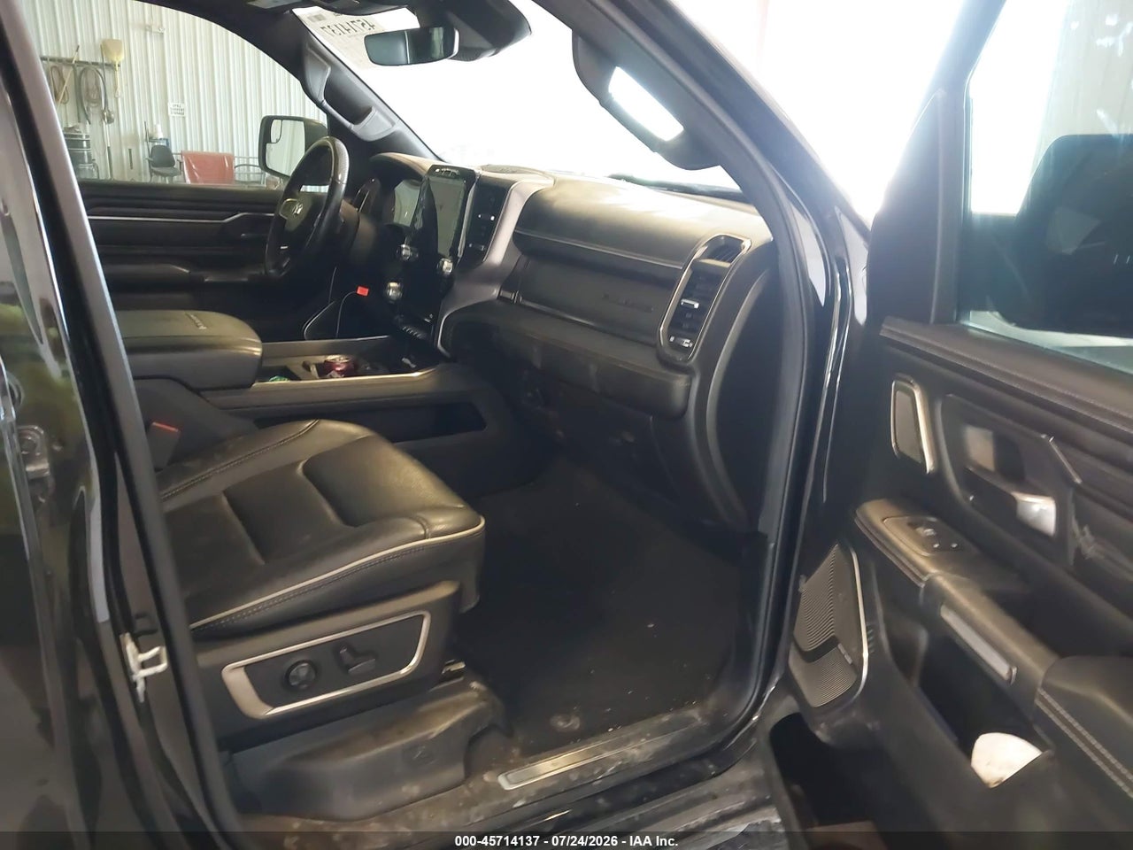 2019 RAM 1500 LIMITED  4X4 5'7 BOX · 5/11