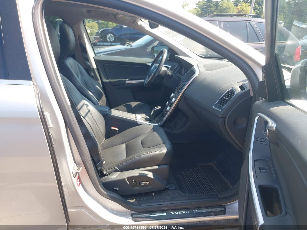 2016 VOLVO XC60 T5 PLATINUM · 5/11