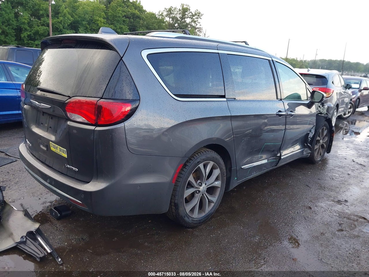2019 CHRYSLER PACIFICA LIMITED · 4/11