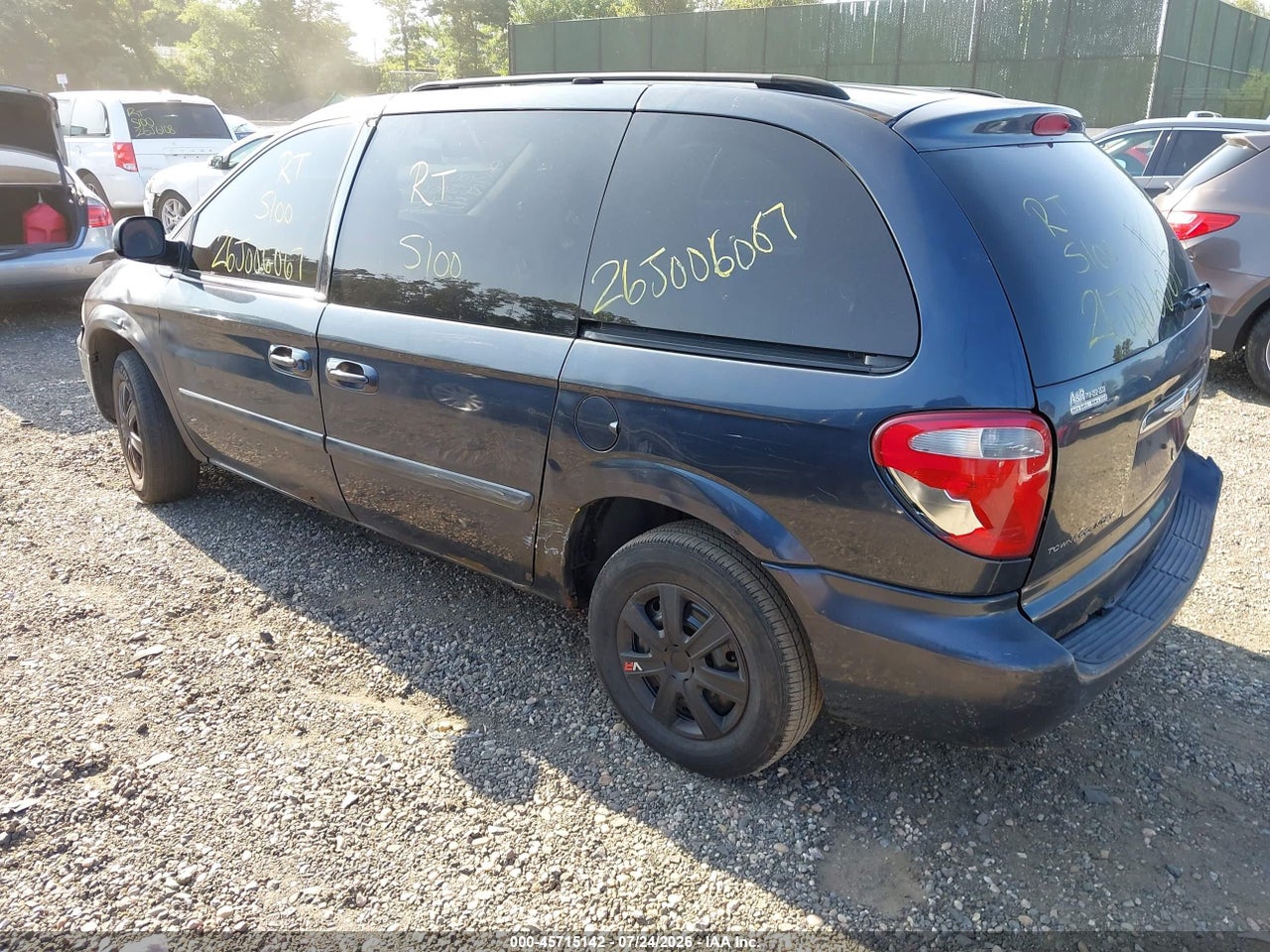 2007 CHRYSLER TOWN &amp; COUNTRY · 3/10