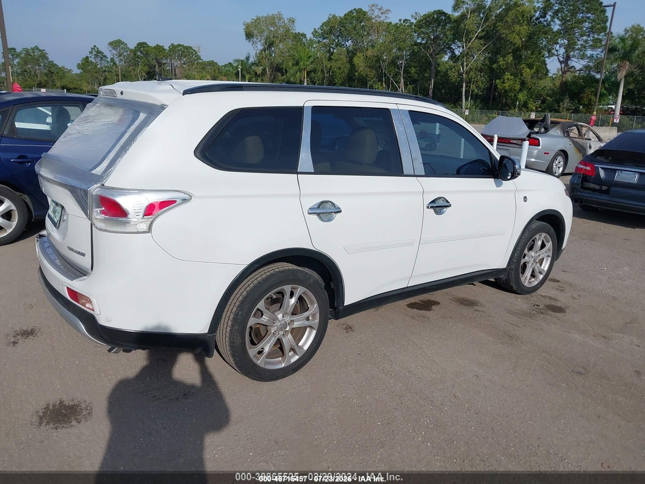 2015 MITSUBISHI OUTLANDER SE · 4/11