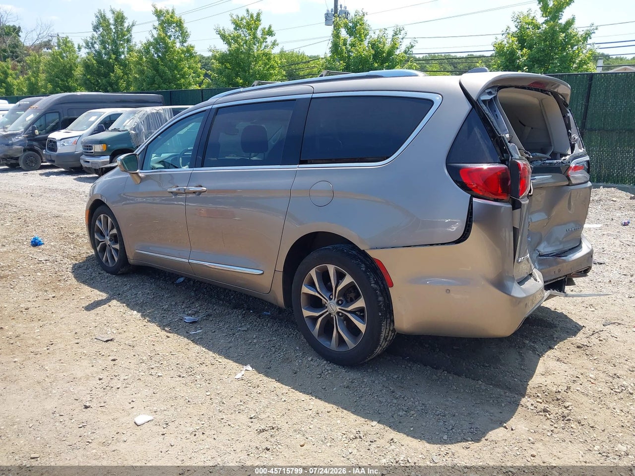 2017 CHRYSLER PACIFICA LIMITED · 3/11