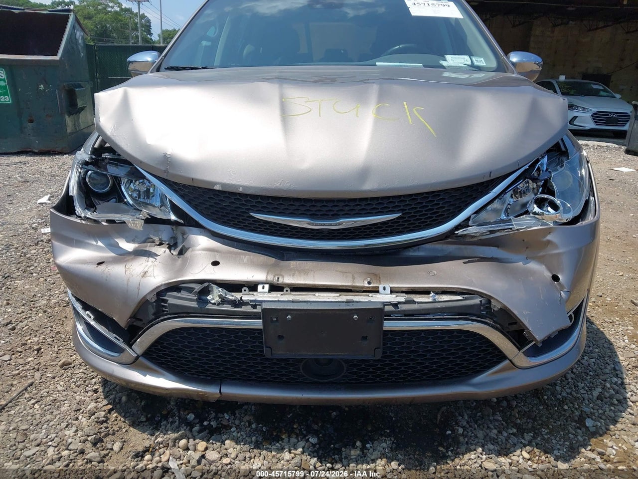 2017 CHRYSLER PACIFICA LIMITED · 6/11