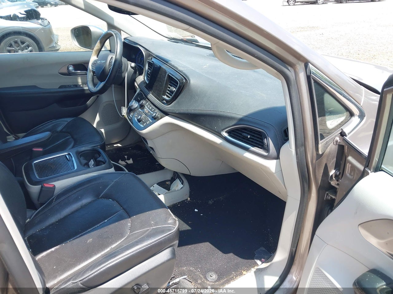 2017 CHRYSLER PACIFICA LIMITED · 5/11