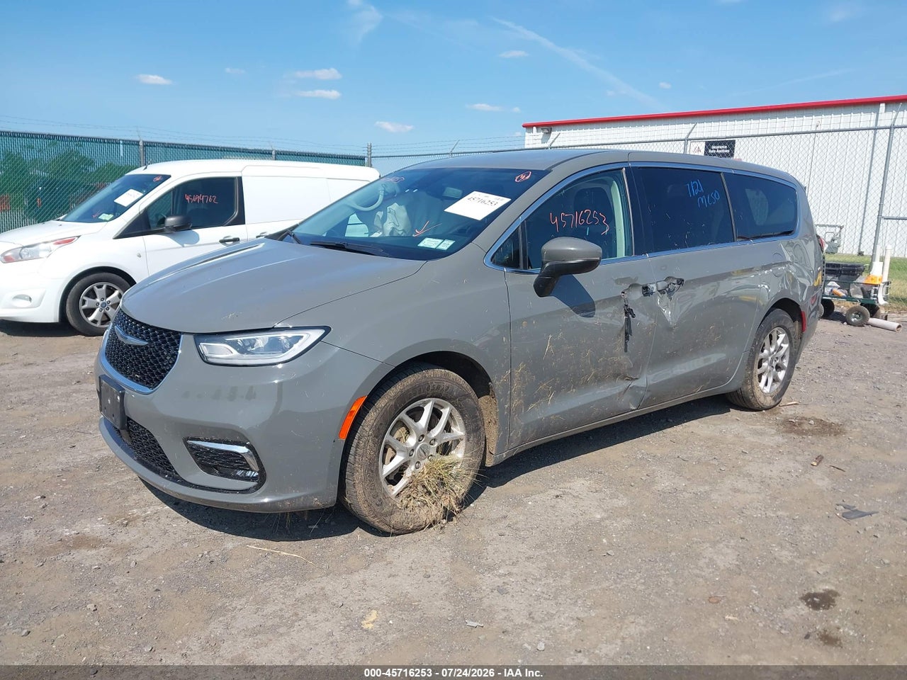 2023 CHRYSLER PACIFICA TOURING L · 2/11