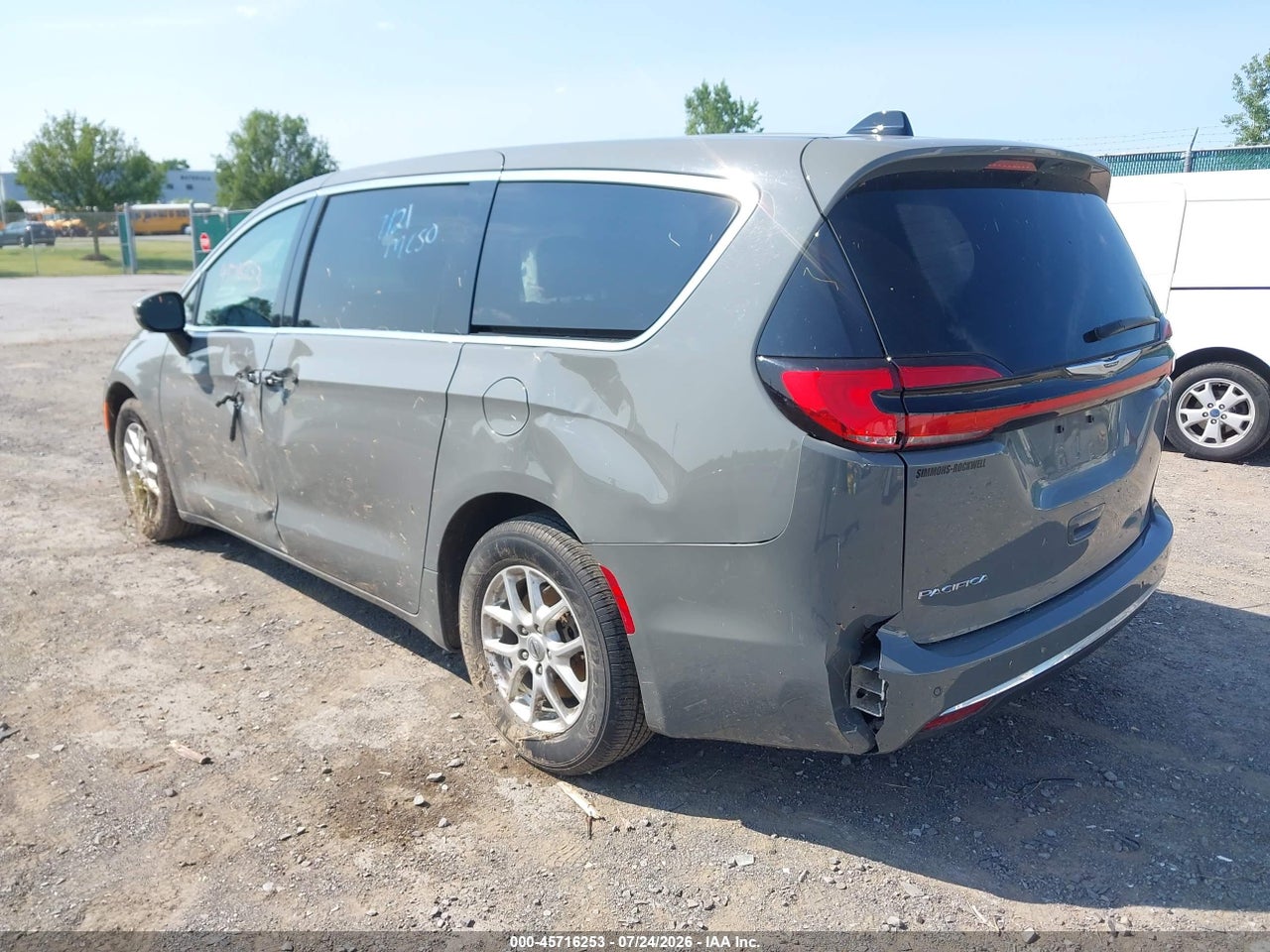 2023 CHRYSLER PACIFICA TOURING L · 3/11