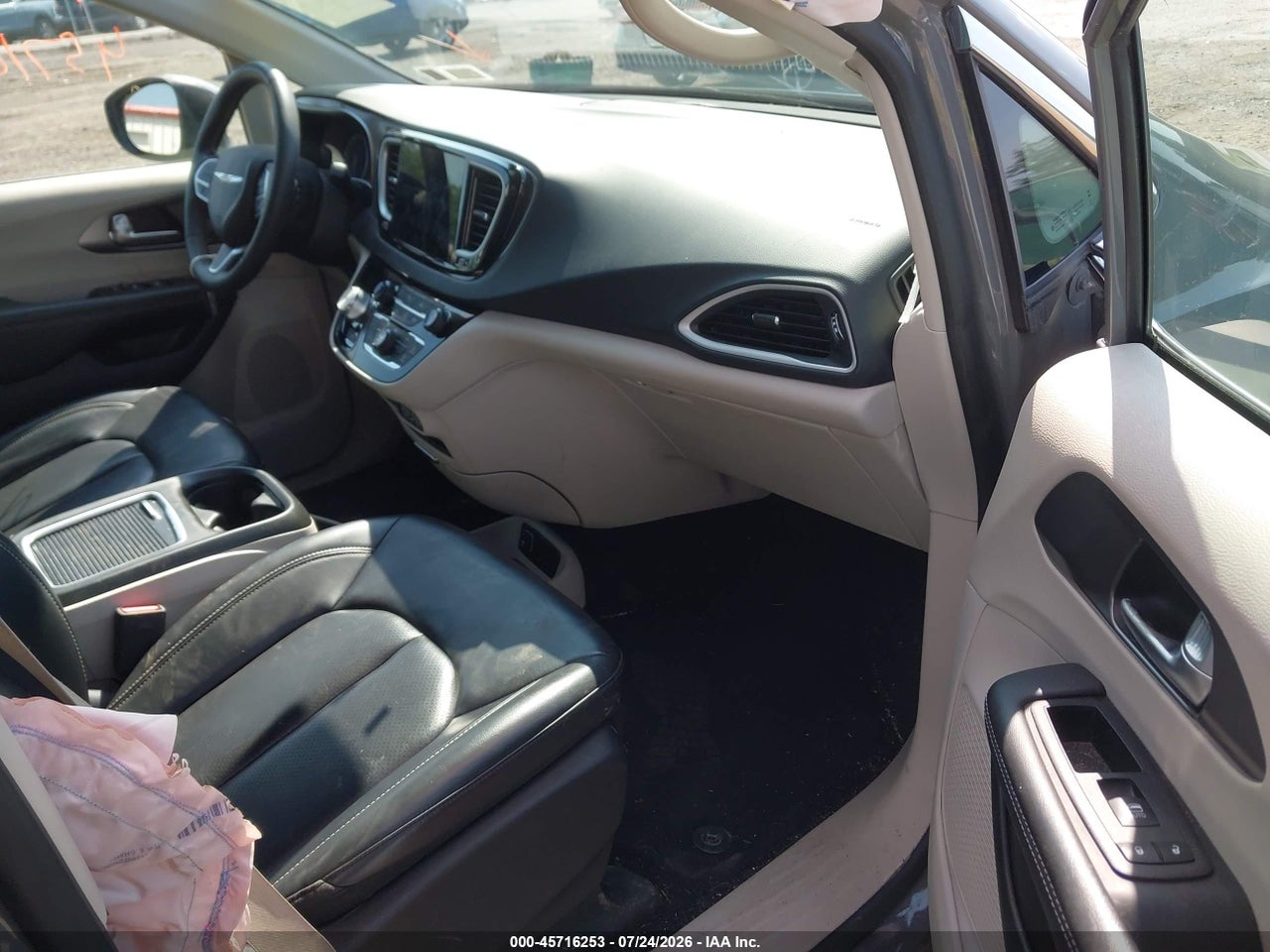 2023 CHRYSLER PACIFICA TOURING L · 5/11