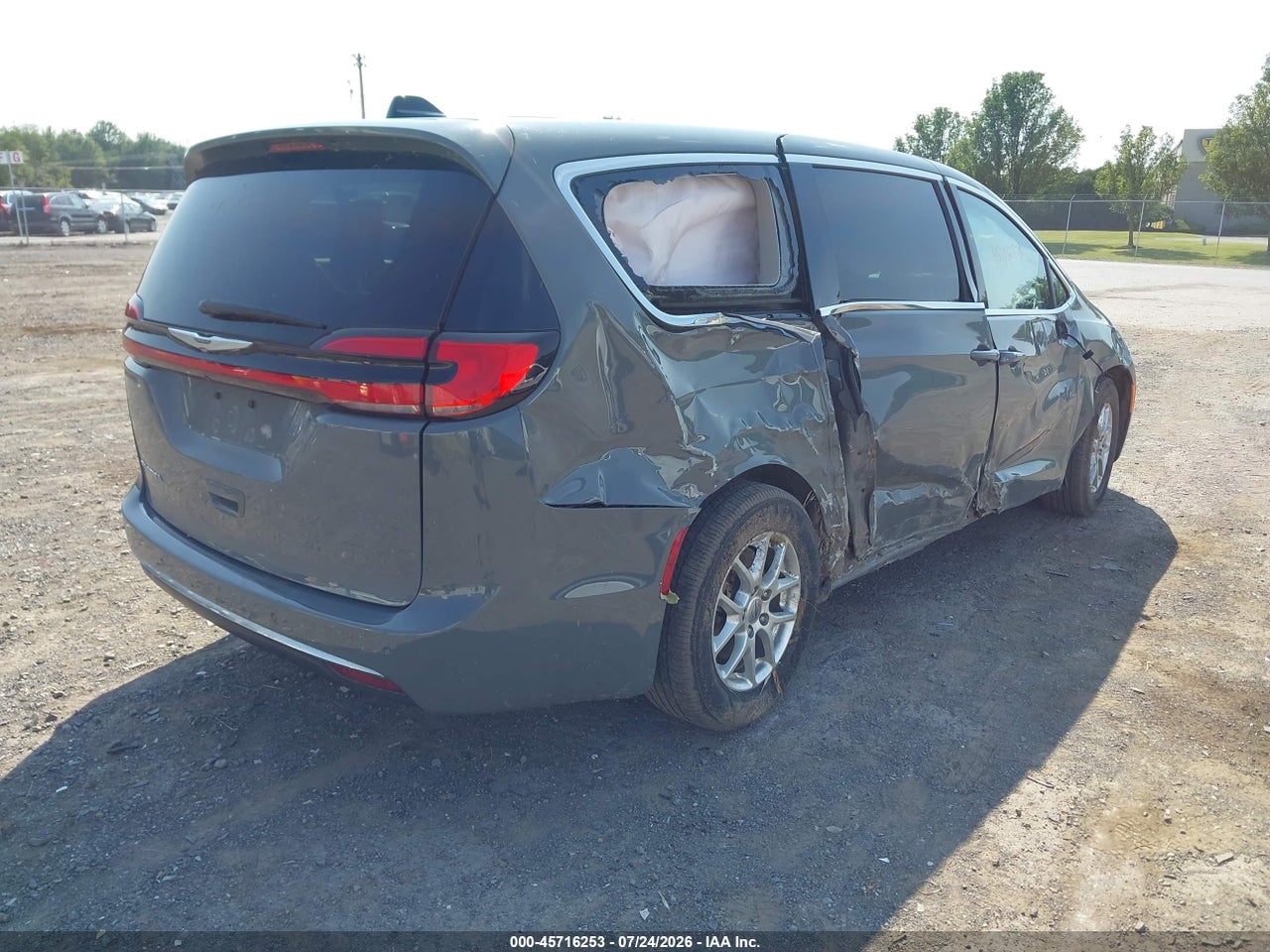 2023 CHRYSLER PACIFICA TOURING L · 4/11