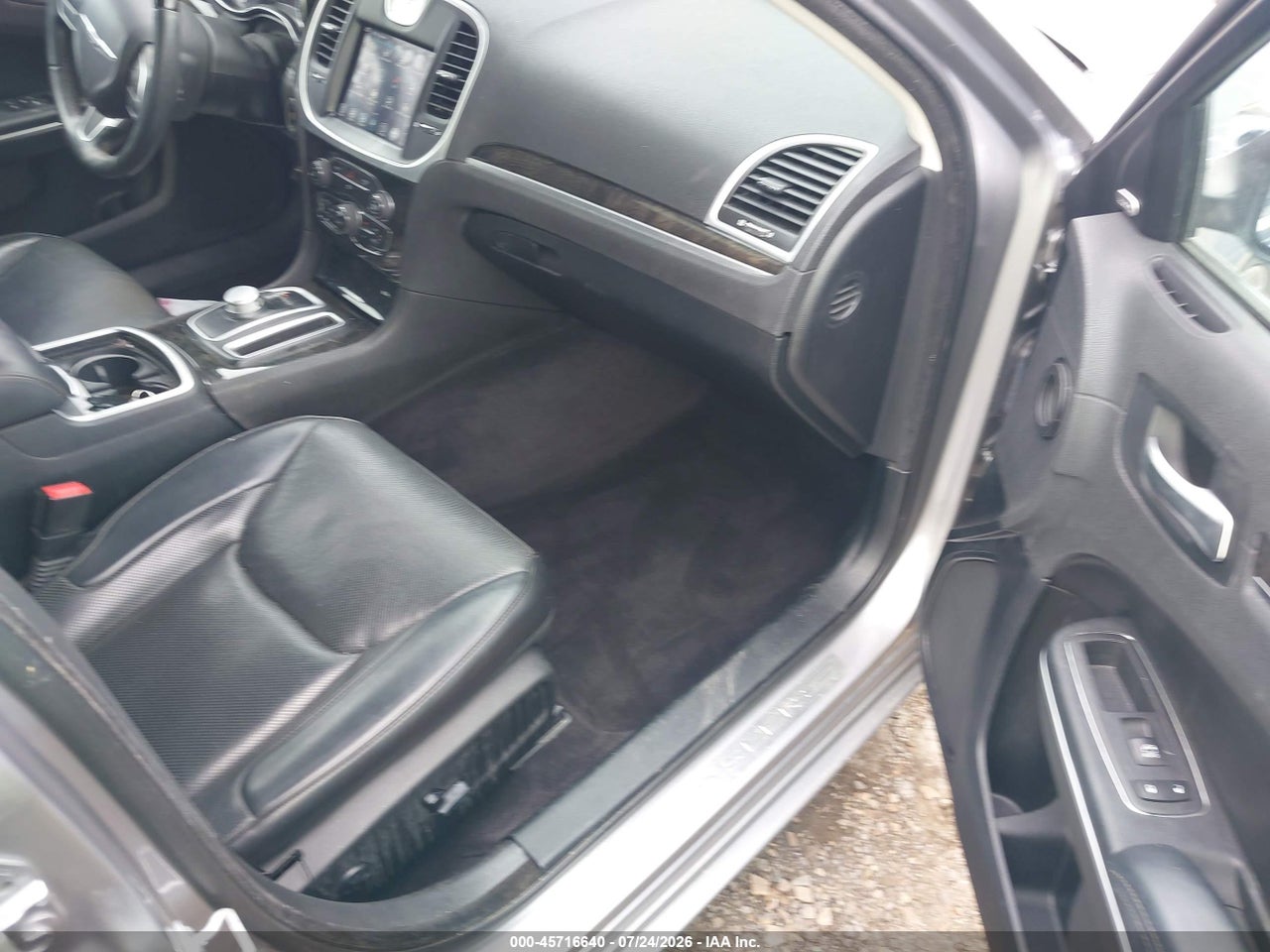 2017 CHRYSLER 300C · 5/11