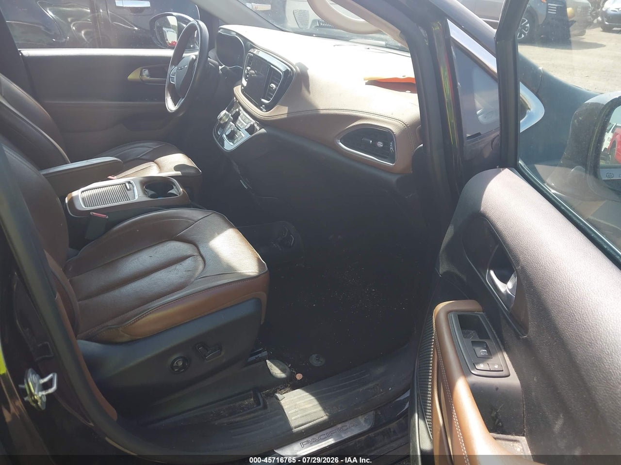 2017 CHRYSLER PACIFICA LIMITED · 5/11