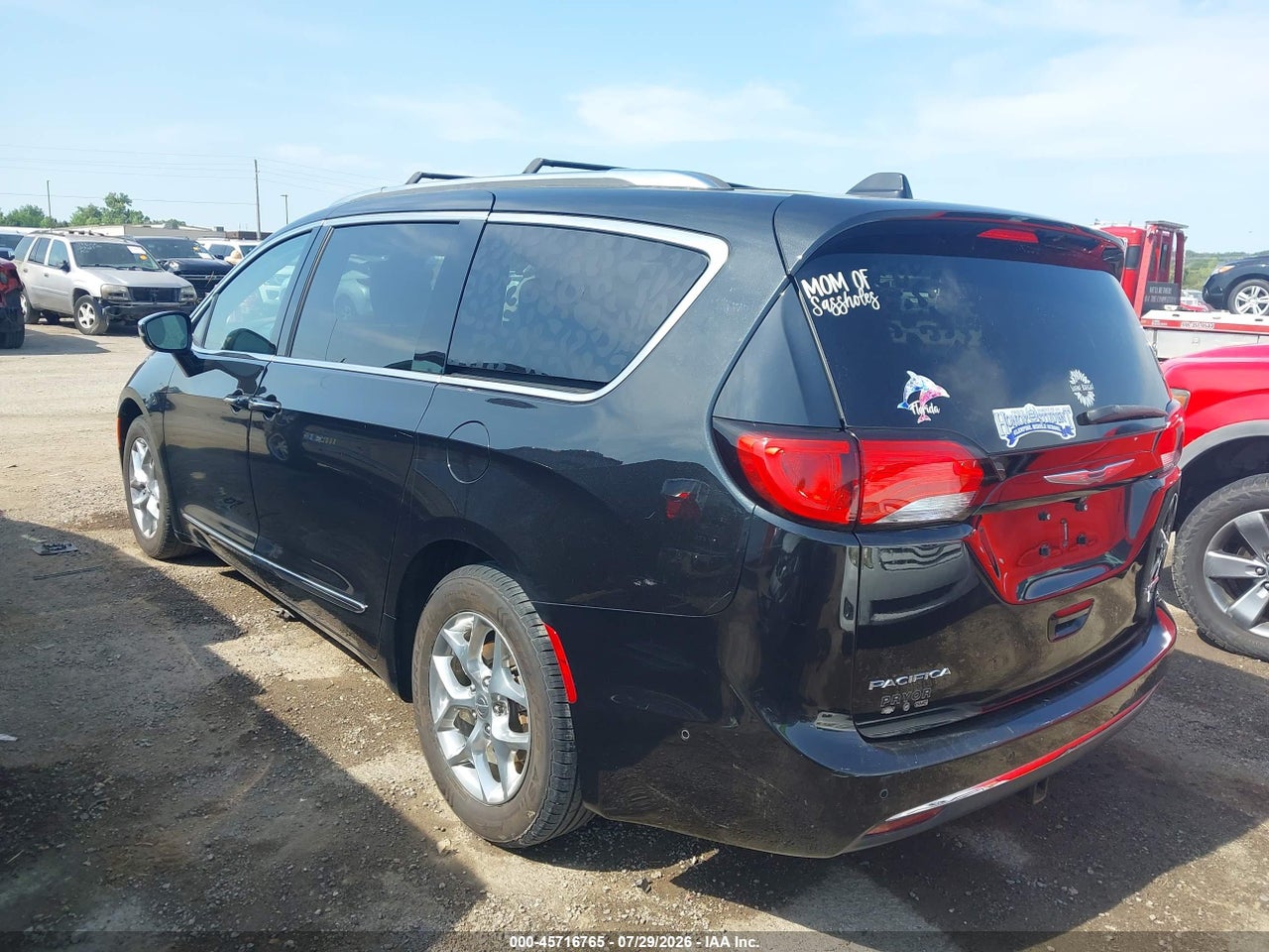 2017 CHRYSLER PACIFICA LIMITED · 3/11