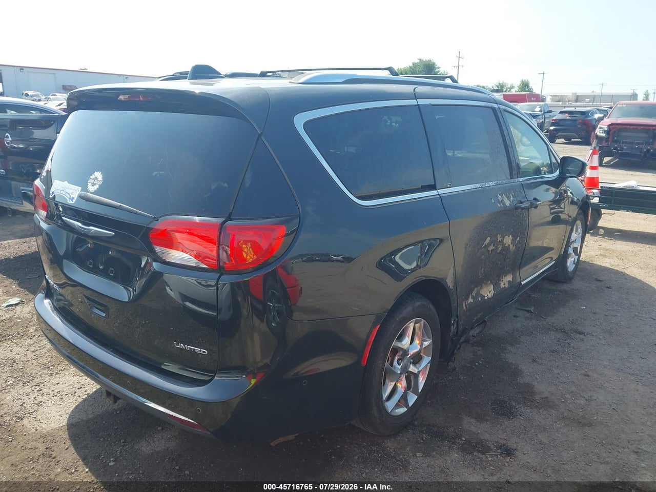 2017 CHRYSLER PACIFICA LIMITED · 4/11