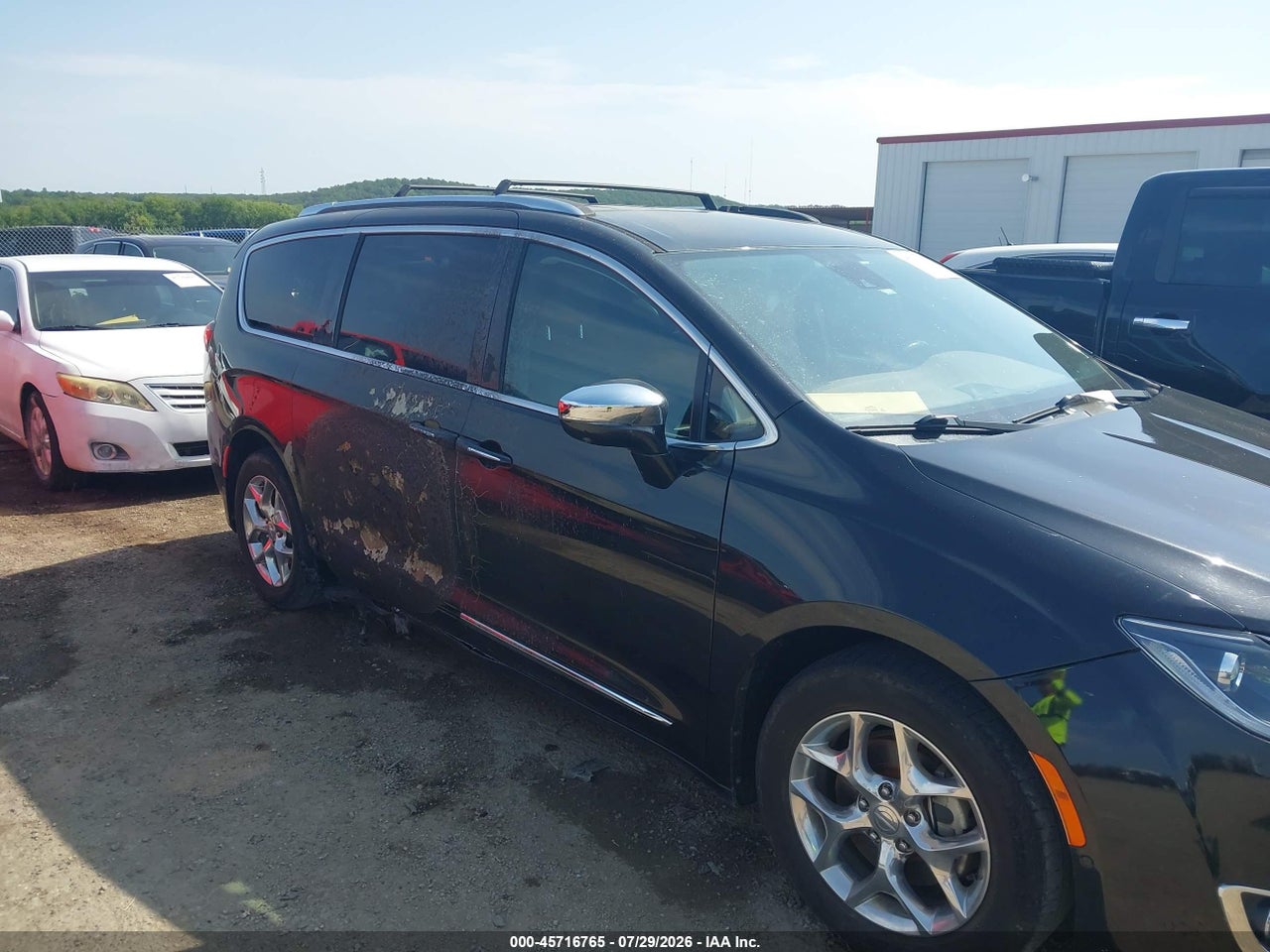 2017 CHRYSLER PACIFICA LIMITED · 6/11